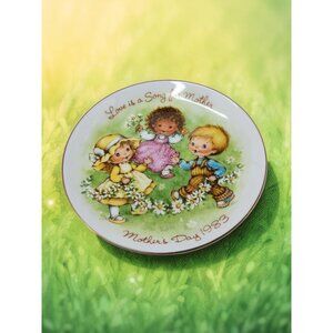 Vintage 1983 Avon "Love is a song for Mother" Mothers Day Plate